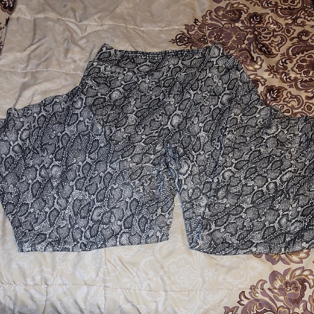 Bar III Monochrome Snake Print Sleeveless Top :Sz S & Wide Leg Trouser Set Sz: M - Picture 10 of 13
